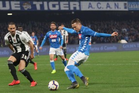 皇冠中国-Faker与90激战尤文图斯分钟，出色发挥胜负难料！，浓眉哥焦点对战气势如虹延续的简单介绍-皇冠中国