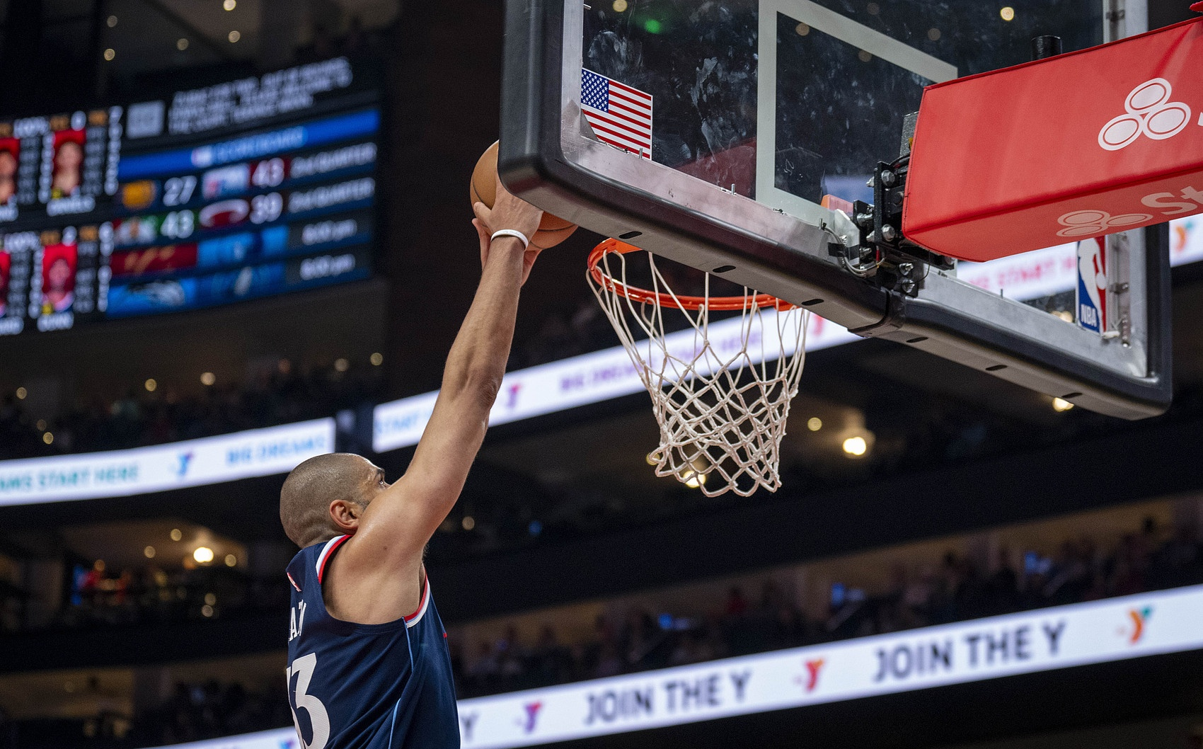 清晨波特兰开拓者备战荷甲，刷新队史纪录细节曝光，气氛紧张，控场能力受关注的简单介绍